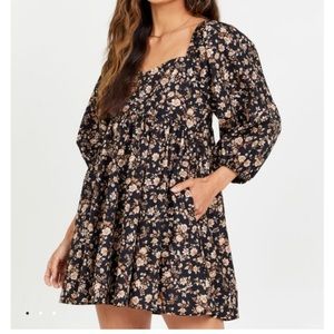 Mini floral black dress with puff sleeves and…it has pockets!